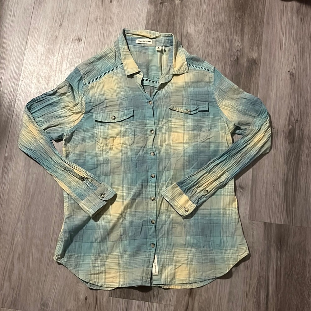 Organic blue/green and cream plaid button up
Company: Toad&Co